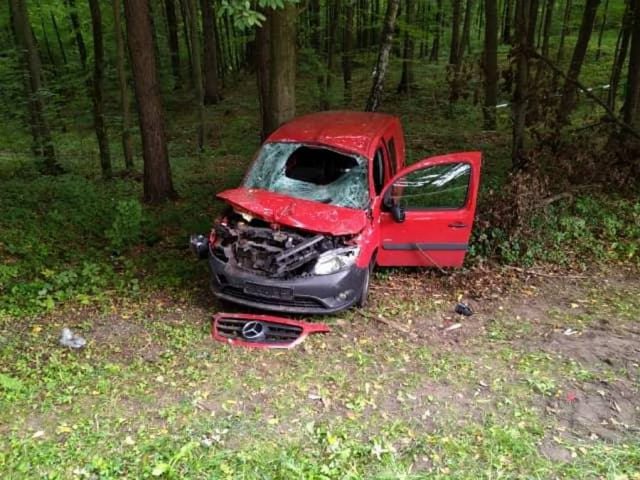 Poważny wypadek z udziałem pieszego na krajowej 19. Mężczyzna był reanimowany (zdjęcia)