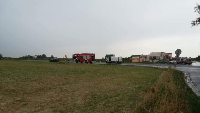 Wypadek na trasie Lublin – Łęczna. Droga jest zablokowana, trzy osoby poszkodowane (zdjęcia)