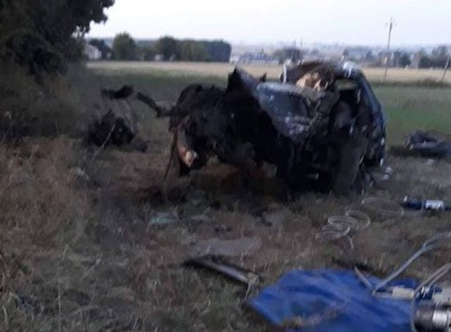 Audi uderzyło w drzewo, dwóch nastolatków zginęło na miejscu (zdjęcia)