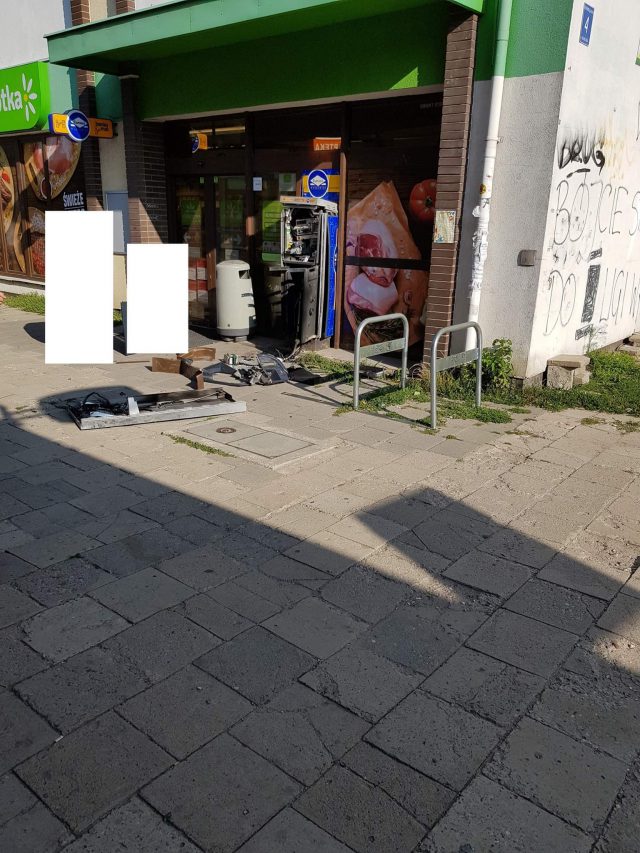 Nieznani sprawcy wysadzili bankomat w Lublinie (zdjęcia)
