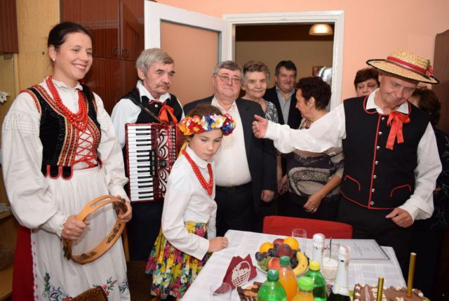 Mieszkanka Lubartowa świętowała 104 urodziny. Nie zabrakło gości i ulubionej kapeli (zdjęcia)