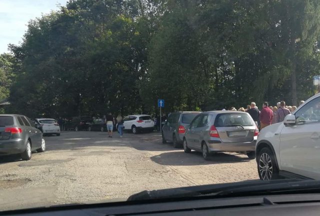 Ogromne kolejki i brak miejsc do parkowania. Mieszkańcy skarżą się na organizację w lubelskim skansenie (zdjęcia)