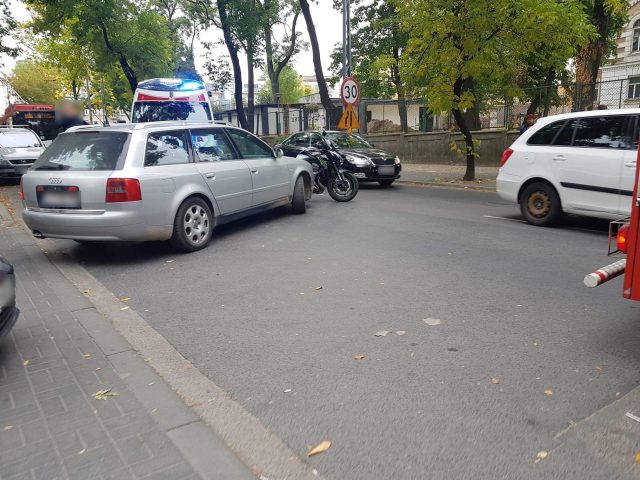 Motocyklistka trafiła do szpitala. Drogę zajechał jej kierowca audi (zdjęcia)