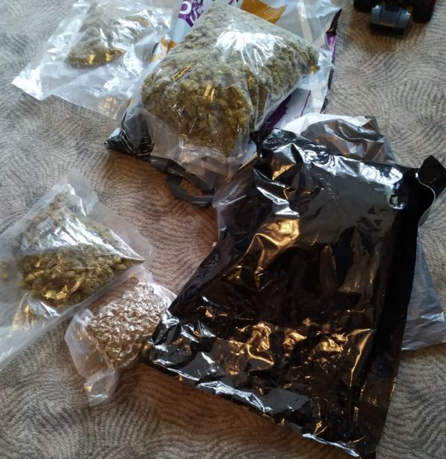 2 kg marihuany i ponad kilogram amfetaminy na Tatarach. Dwie osoby w areszcie (zdjęcia)