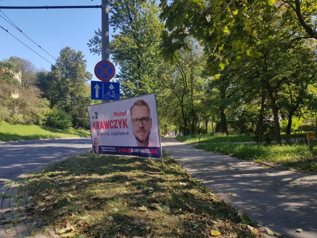 Sygnał od Czytelnika. Baner wyborczy stwarza zagrożenie w ruchu drogowym (zdjęcia)