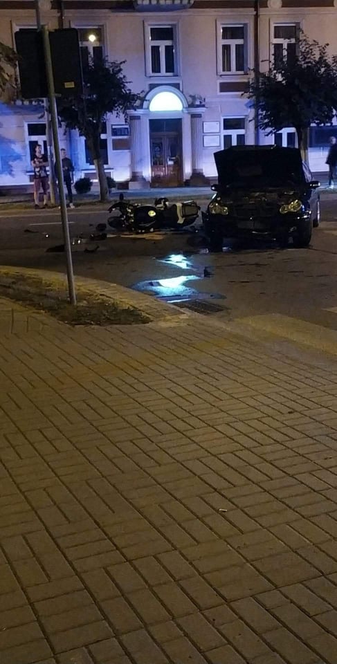 Wypadek w centrum Janowa Lubelskiego. Motocyklista trafił do szpitala (zdjęcia)