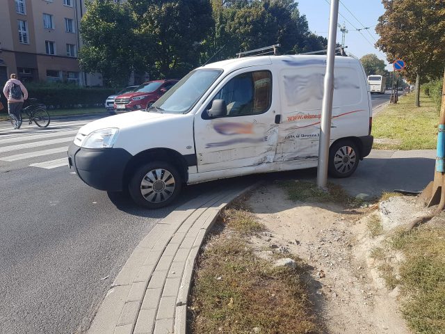 Zderzenie radiowozu z pojazdem dostawczym w Lublinie (zdjęcia)
