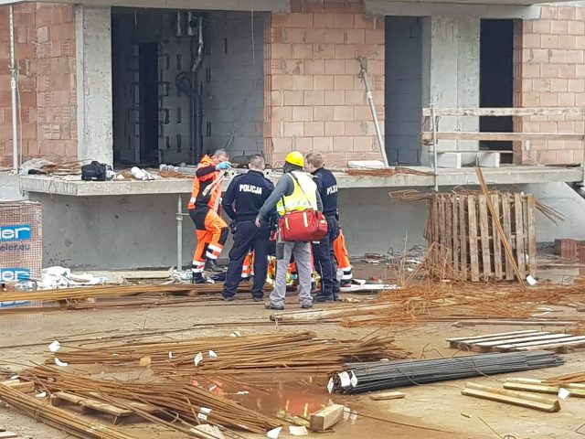 Wypadek na budowie w Lublinie. Mężczyzna spadł z wysokości, został ciężko ranny (zdjęcia)