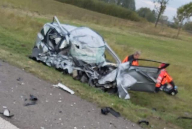 Czołowe zderzenie volvo z ciężarówką. Tragiczny wypadek na trasie Lublin – Chełm (zdjęcia)