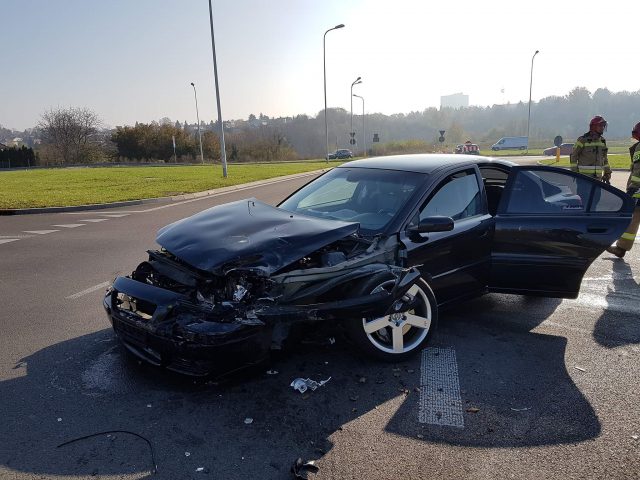 Kolejny wypadek na rondzie 100-lecia KUL. Są utrudnienia w ruchu (zdjęcia)