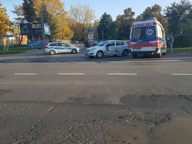 Zderzenie trzech pojazdów po wymuszeniu pierwszeństwa na ul. Zana (zdjęcia)