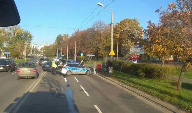 Zderzenie trzech pojazdów po wymuszeniu pierwszeństwa na ul. Zana (zdjęcia)