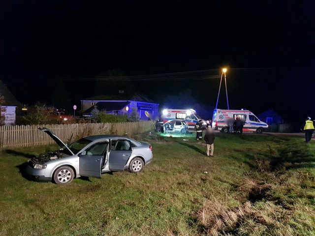 Nocny wypadek w Glinniku. Trzy osoby trafiły do szpitala (zdjęcia)