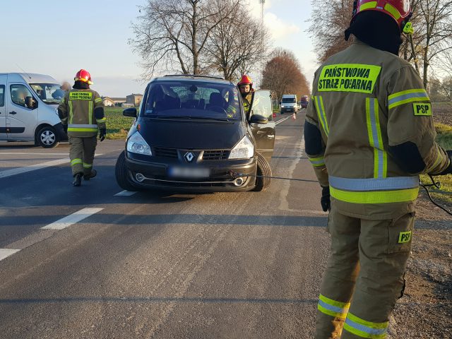 Zderzenie dwóch pojazdów na trasie Bychawa – Niedrzwica Duża (zdjęcia)