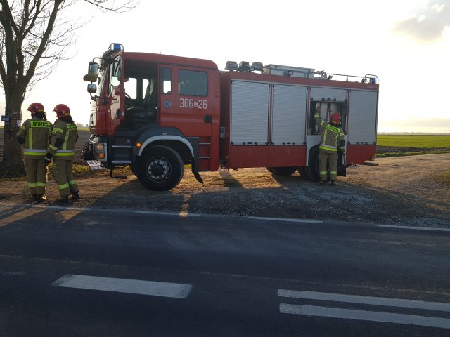 Zderzenie dwóch pojazdów na trasie Bychawa – Niedrzwica Duża (zdjęcia)