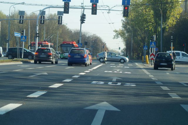 Drogą Męczenników Majdanka jeździmy po nowemu. Jeden pas jezdni tylko dla komunikacji miejskiej (zdjęcia)