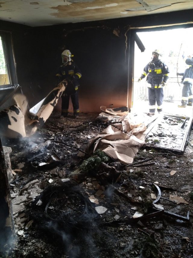 Strażacy podpalili dom. Mieli ku temu ważny powód (zdjęcia)