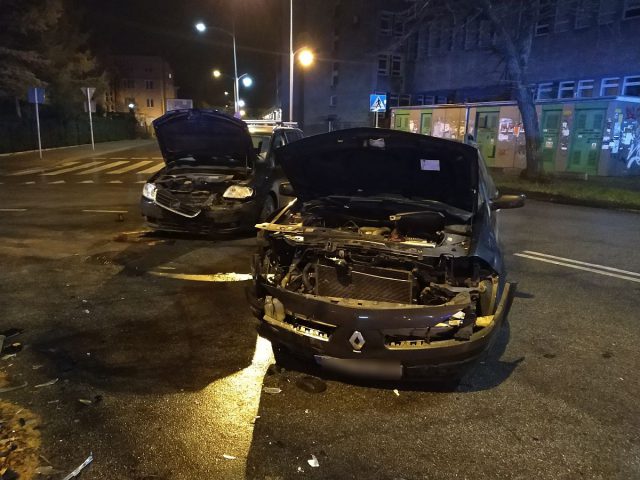 Pijani Ukraińcy narozrabiali w centrum Lublina. Kierowca nie zauważył znaków na skrzyżowaniu (zdjęcia)