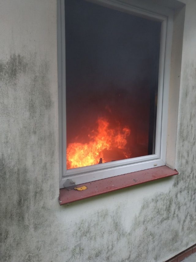 Strażacy podpalili dom. Mieli ku temu ważny powód (zdjęcia)