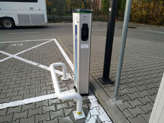 W Lublinie uruchomiono trzy nowe stacje ładowania aut elektrycznych. Wkrótce będą kolejne (zdjęcia)