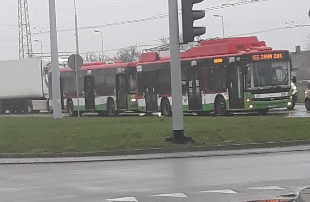 Zderzenie dwóch pojazdów komunikacji miejskiej w Lublinie (zdjęcia)