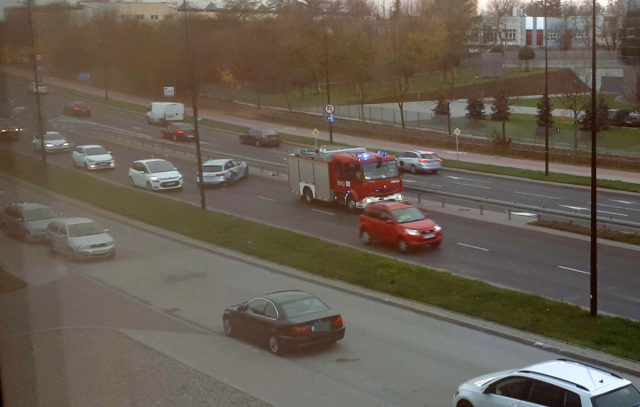 Zderzenie pojazdów na wyjeździe z Lublina. Są utrudnienia w ruchu (zdjęcia)