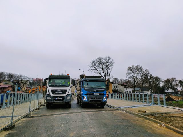 Nowy most na ul. Pawiej przeszedł próby obciążeniowe. Za miesiąc powinien być już przejezdny (zdjęcia)
