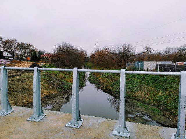 Nowy most na ul. Pawiej przeszedł próby obciążeniowe. Za miesiąc powinien być już przejezdny (zdjęcia)