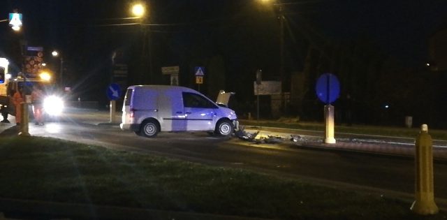 Nocne zderzenie pojazdów na krajowej 19. Trzy osoby trafiły do szpitala, sprawca zderzenia pijany