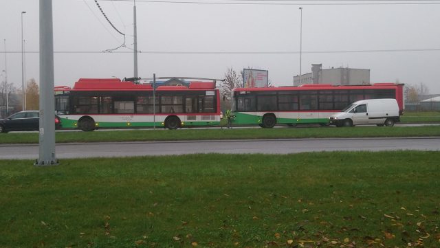 Zderzenie dwóch pojazdów komunikacji miejskiej w Lublinie (zdjęcia)