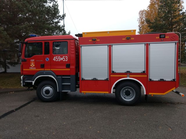 Strażacy z OSP Firlej mają nowy pojazd bojowy. Na tę chwilę czekali ponad 30 lat (zdjęcia)