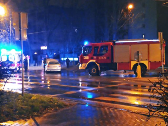 Kierowca fiata zajechał drogę audi. Jest nagranie nocnego wypadku w Lublinie (wideo)