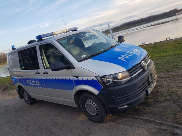 Tragedia nad Zalewem Zemborzyckim. Trwa akcja straży pożarnej i policji (zdjęcia)