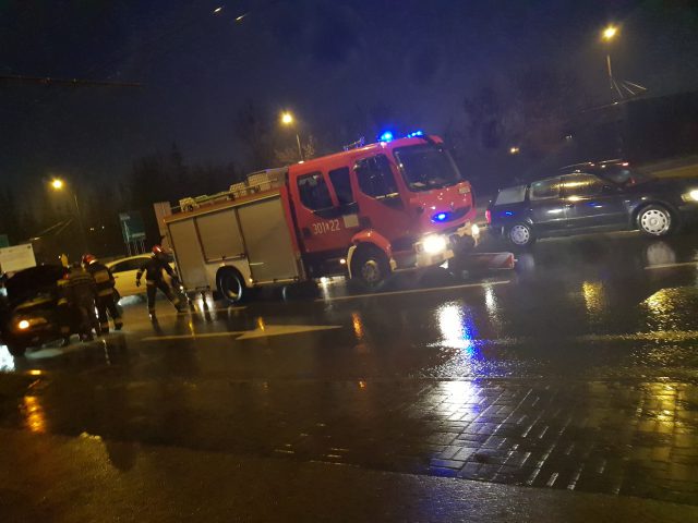 Pożar samochodu na ul. Diamentowej (zdjęcia)