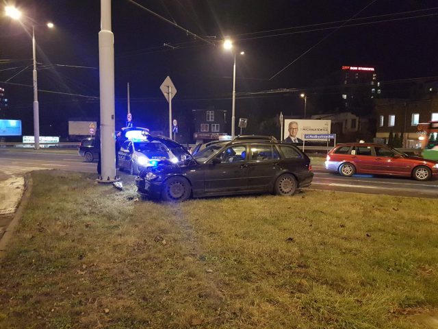 Zderzenie BMW z hyundaiem w Lublinie. Kierowca najprawdopodobniej zasłabł w trakcie jazdy (zdjęcia)