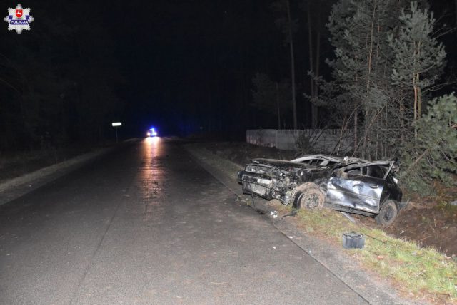 Pijany kierowca stracił panowanie nad audi, pojazd dachował. W szpitalu zmarł pasażer auta (zdjęcia)