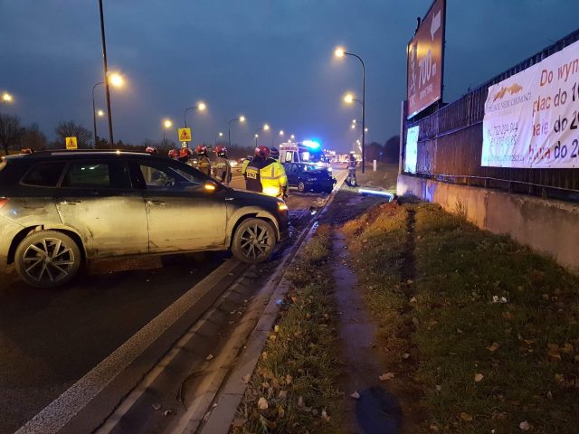 Stracił panowanie nad audi, pojazd uderzył w latarnię (zdjęcia)