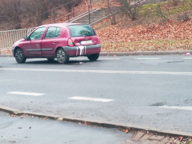 Zderzenie dwóch pojazdów na ul. Wileńskiej. Jedna osoba poszkodowana (zdjęcia)