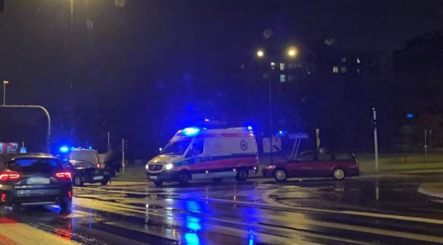 Wieczorne zderzenie dwóch pojazdów na skrzyżowaniu w Lublinie (zdjęcia)
