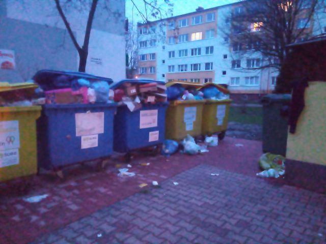 Sygnał od Czytelnika. Bulwersująca sprawa odbioru śmieci na Czechowie (zdjęcia)