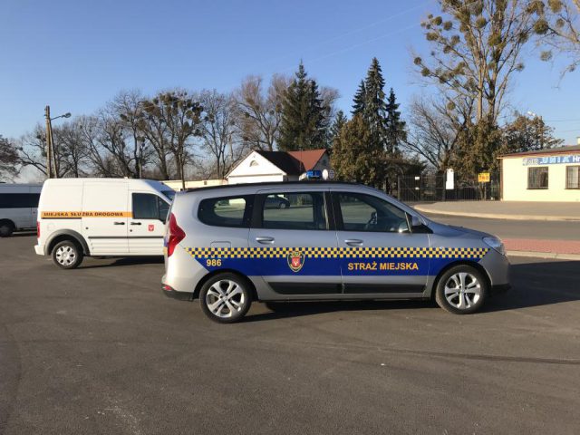 Strażnicy miejscy na Mikołaja otrzymali nowy pojazd (zdjęcia)