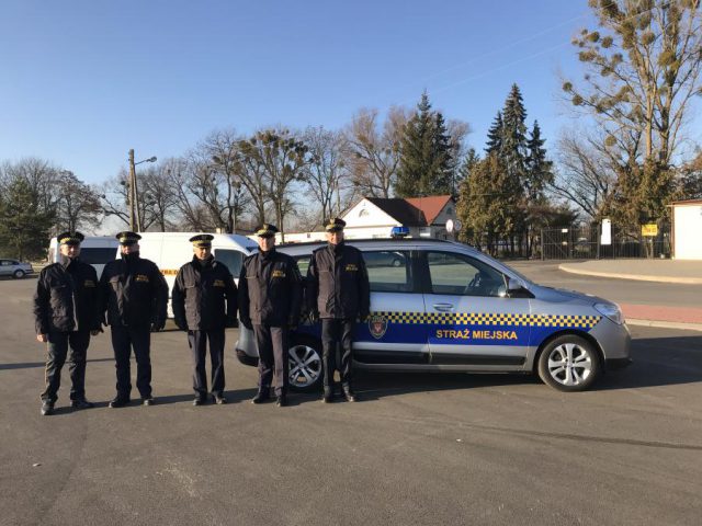 Strażnicy miejscy na Mikołaja otrzymali nowy pojazd (zdjęcia)