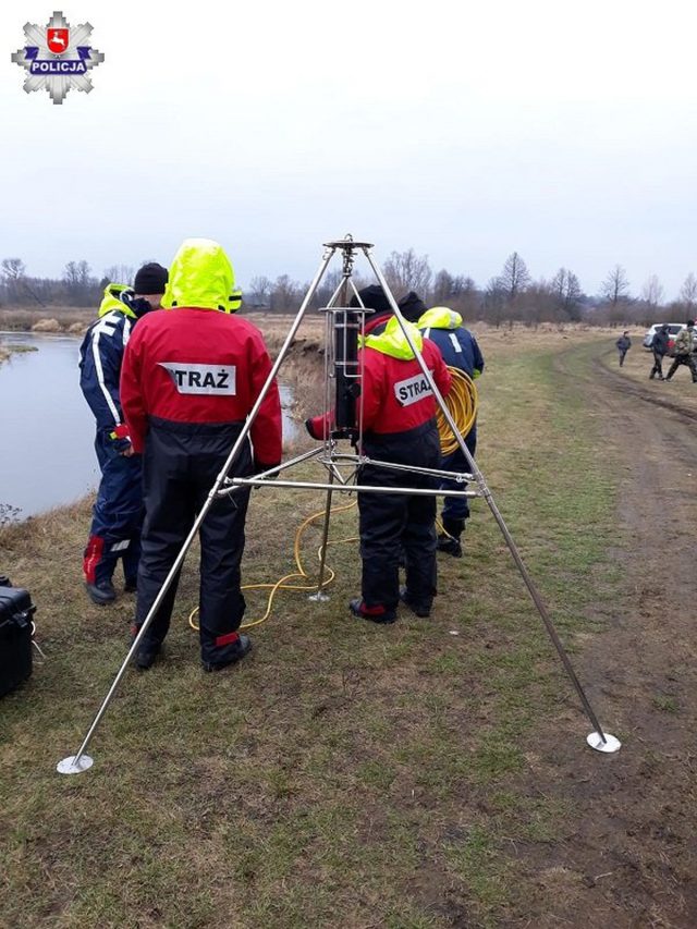 Nurkowie ze specjalistycznej grupy ratownictwa wodnego włączyli się do poszukiwań Tomasza Sylwesiuka (zdjęcia)