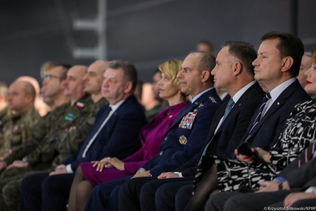 Prezydent, premier, minister i ambasador USA spotkali się w Dęblinie. „To niezwykle ważny dzień dla polskiego lotnictwa wojskowego”