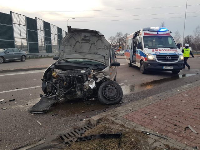Groźny wypadek na wyjeździe z Lublina. Cztery osoby ranne po zderzeniu dwóch pojazdów (zdjęcia)