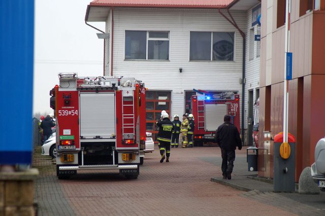 Pożar na terenie jednej z firm w Świdniku. Na miejscu 9 zastępów straży pożarnej (zdjęcia)