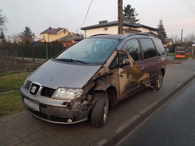 Skręcając w prawo, zjechała na przeciwległy pas jezdni. Zderzyła się z suzuki (zdjęcia)