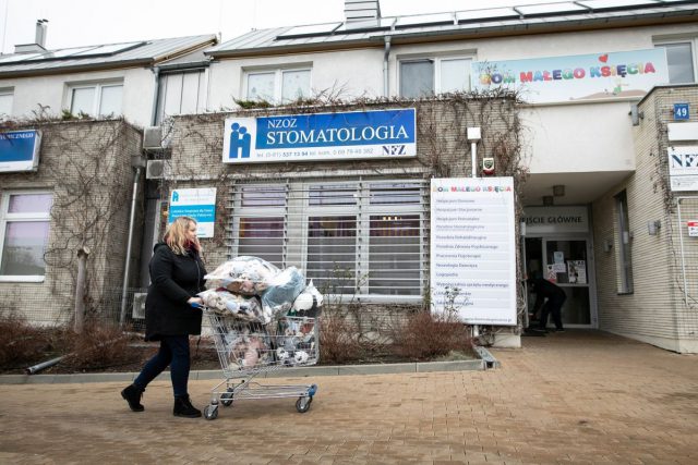 Pracownicy i klienci sklepu zebrali blisko tysiąc zabawek. Przekazano je dzieciom z lubelskiego hospicjum (zdjęcia)