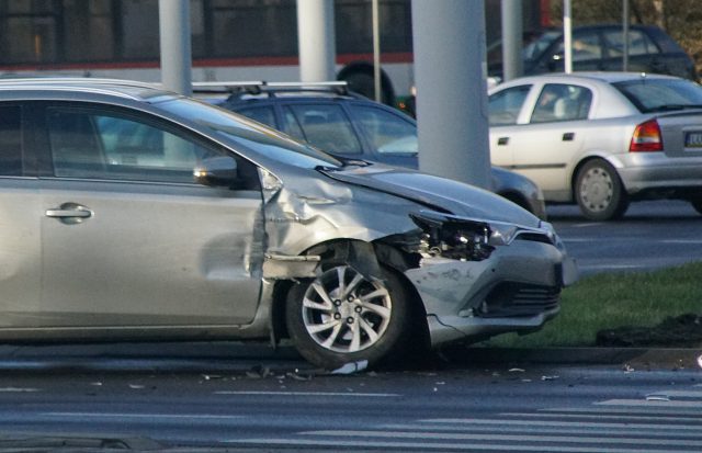 Zderzenie volvo z toyotą na skrzyżowaniu w Lublinie (zdjęcia)