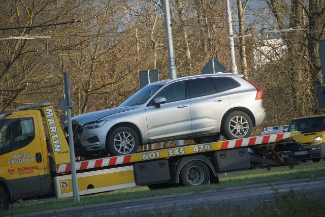 Zderzenie volvo z toyotą na skrzyżowaniu w Lublinie (zdjęcia)